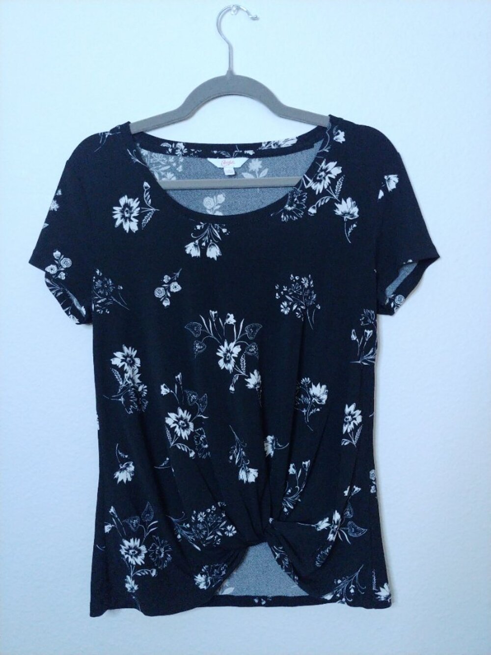 Candie's Black and White Floral Twist Front Top